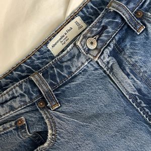 Abercrombie High Loose Jean
